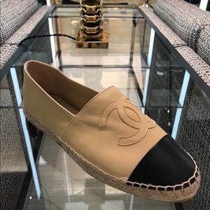 TAN/BLACK ESPADRILLES 39 PICTURE TAKEN IN CHANEL